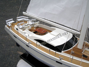 Modèle de bateau nautique en bois peint à la main OYSTERR 72, caractéristique régionale européenne, décoration de la maison, cadeau original - Product Image 3