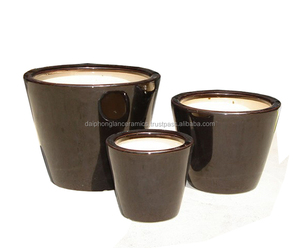 Olla de cerámica esmaltada marrón con diseño de soporte - Product Image 1