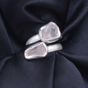 แหวนหินสองชิ้นทำจากหินโรสควอตซ์แบบหยาบ925เงินปรับได้แหวนแฟชั่นทันสมัยสำหรับผู้หญิงผลิตโดย Casa de Plata - Product Image 2