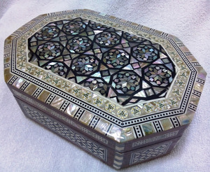 Boîte à bijoux en bois avec mosaïque égyptienne J22, nacre - Product Image 1