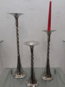 เชิงเทียนโลหะสองแขนสีทองสำหรับวางบนโต๊ะ - Product Image 3