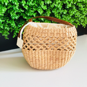 Petit sac à bandoulière simple sangle en jacinthe d'eau de style vintage avec doublure en coton bouton de verrouillage fermeture ouverte décoration d'arc - Product Image 5