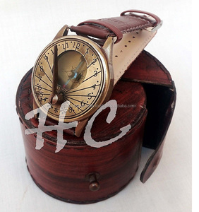 Reloj Hecho a Mano, Reloj de Pulsera de Latón Macizo con Brújula Náutica Vintage, Reloj de Pulsera de Latón Macizo con Estuche de Cuero para Regalo - Product Image 1