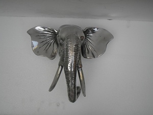 Grande statue d'éléphant sauvage polie en aluminium moulé en métal - Product Image 2