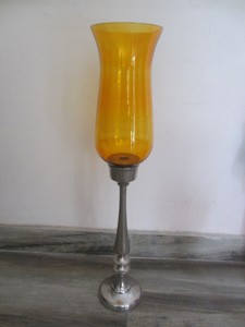 Métal argenté de bougeoir d'ouragan de dessus de table de mariage avec votive en verre ambré - Product Image 2