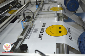 ผ้าโพลีเอสเตอร์แบบนำกลับมาใช้ใหม่พิมพ์โลโก้แบบกำหนดเองเสื้อยืดซูเปอร์มาร์เก็ตนำกลับมาใช้ใหม่ - Product Image 4