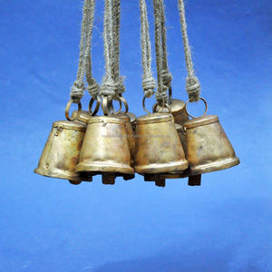 Campana de Metal tradicional antigua, hoja de Metal de hierro rústico dorado, regalo de boda indio redondo para invitados, modelo de tema musical fundido a mano - Product Image 3