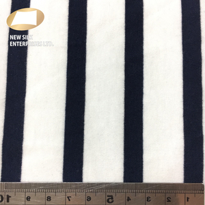 Venta caliente blanco y negro raya rayón tejido de punto para prendas de vestir - Product Image 6