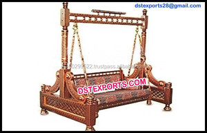 Modèle de créateur de mariage en bois de teck naturel (Jhula), accessoire de luxe indien, tendance - Product Image 5