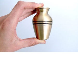 Urna de cremación de latón hecha a mano con forma personalizada de estilo americano, superventas de alta calidad para funerales - Product Image 6