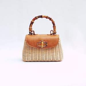 กระเป๋าแฟชั่นหวายพร้อมหูหิ้วไม้ไผ่ ต้องมีในฤดูร้อนนี้ - Product Image 3