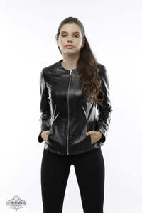Chaqueta teñida de piel de oveja auténtica Valeriano Romano para mujer, abrigo de invierno con acabado transpirable de último diseño - Product Image 2
