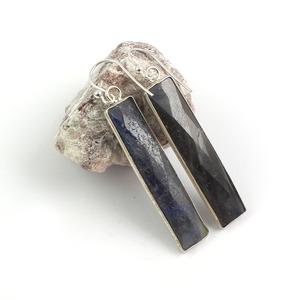 Finefashion, pendiente de plata de ley hecho a mano, zafiro azul, piedra preciosa, barra rectangular, ajuste de bisel, oro clásico para regalo de fiesta - Product Image 2