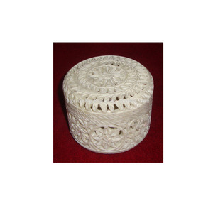 Forme ronde Sculpté À La Main boîte à Bijoux En Pierre Ollaire - Product Image 1