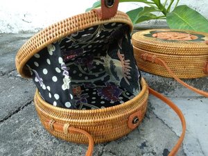 กระเป๋าหวายทรงกลมแนววินเทจแบบพิเศษจากเวียดนามพร้อมกระดุมปิด - Product Image 3