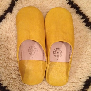 TRENDY Sandalias de moda de verano/primavera para mujer Parte superior de cuero genuino con plantilla Productos de cuero marroquí para uso en la playa - Product Image 1