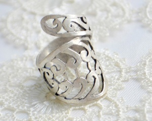 Anillo de Latón Hecho a Mano con Encaje Espiral, Filigrana Grabada, Estilo Bohemio, Unisex, Moderno - Product Image 5
