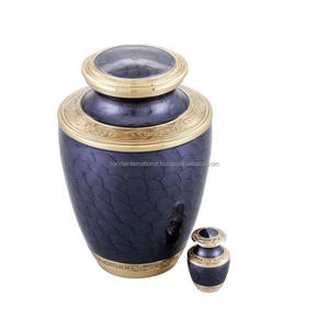 Urnas de cremación para adultos de latón con pintura de esmalte rosa de alta calidad y alta calidad con hermosa banda de grabado. - Product Image 2