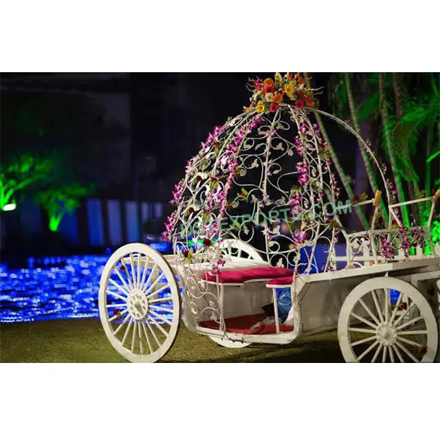 Schöne Braut und Bräutigam Wagen Blume dekoriert Aschenputtel Wagen Neueste Aschenputtel Wagen