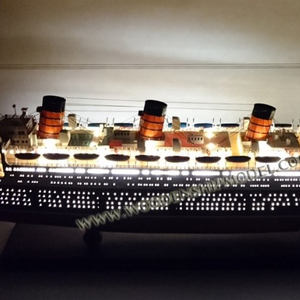 Modèle de paquebot QUEEN MARY 1 avec lumières en bois - Navire en bois - Product Image 1