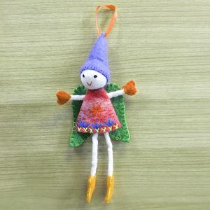 FCS-001, Ornements de Noël en feutre de laine suspendus, fabriqués au Népal par des femmes artisans qualifiées pour la décoration festive et de la maison - Product Image 6