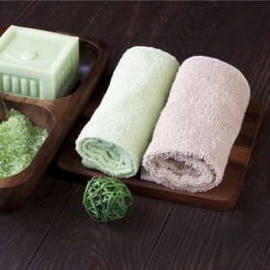 Serviettes de bain en tissu de coton nouvellement conçues au prix le plus bas Serviette de bain de couleur unie teinte unie à vendre exportateur en Inde. - Product Image 5