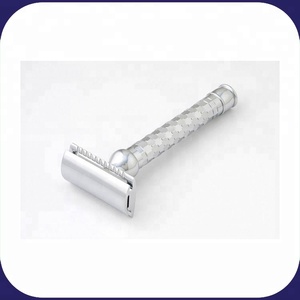 Maquinillas de afeitar de seguridad de doble filo Mango de latón Hecho en India - Product Image 2