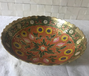 Tazón Decorativo Personalizado en Color, Tazón de Metal Hecho a Mano de Alta Calidad, Tazón para Frutas en Oferta para Fiestas - Product Image 1