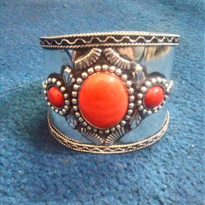 Brazalete de latón hecho a mano - Product Image 1