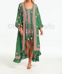 Robe longue maxi sexy à manches longues et ouverte sur le devant avec broderie et franges multicolores - Product Image 1