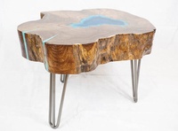 Table basse ronde en bois massif antique indien avec bord naturel et résine brillante, pieds en forme d'épingles à cheveux - Meuble de salon