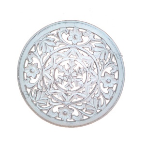 Panel de pared decorativo redondo tallado a mano, color blanco lavado, MDF para decoración de hogar y oficina, madera hecha a mano, para compradores indios al por mayor - Product Image 1