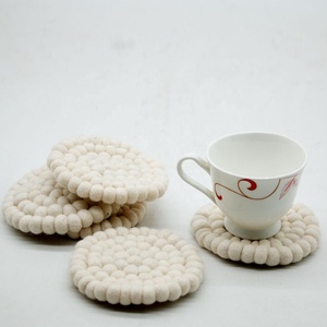 Posavasos redondo de bolas de fieltro para mujer, conjunto de té, lana de Nueva Zelanda ecológica 100%, hecho a mano por artesanos nepaleses, FC1-009, 1 cm - Product Image 1