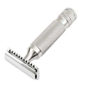 Maquinilla de afeitar de seguridad profesional Black Classic Fat de doble filo con estuche de cuero Pulido/Acabado satinado para hombres - Product Image 1