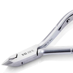 Cortaúñas de Acero Inoxidable NGHIA Brilliant Export N-03 con Acabado Gris, Junta Redonda y Bloqueo de Mango - Product Image 1