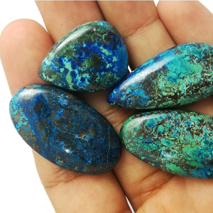 Chrysocolla อัญมณีทรงหลังเบี้ยขนาดคละแบบ - Product Image 1