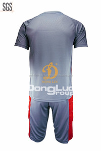 Ensembles de maillots de football pour hommes personnalisés haute qualité respirant 100% polyester vêtements de sport de plein air en vrac acheter Vietnam fabricant OEM - Product Image 5