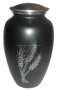 Urna de cremación de latón macizo de estilo americano para adultos, abrigo de laca de Brassworld India Funeral Supplies - Product Image 5