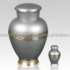 Urna de cremación para adultos con hojas de latón negro de estilo americano Brassworld India's Wooden-Metal Keepsake Funeral Supplies - Product Image 4