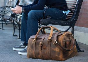 Sac de voyage en cuir véritable de qualité supérieure, sac de week-end pour voyages d'affaires, sport et gym, bagage à main disponible à la vente - Product Image 3