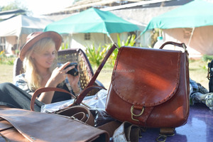 กระเป๋าสะพายข้างแบบมีฝาปิดหนังแท้100% วินเทจของผู้หญิงทำด้วยมือขนาดเล็กน้ำหนักเบากระเป๋าทรงกระเป๋านักเรียนสะพายไหล่ทรงเรขาคณิต - Product Image 3