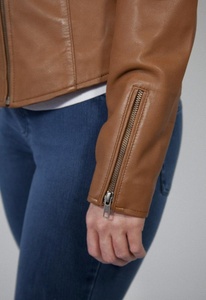 Chaqueta de cuero suave y moderna para mujer, ropa de abrigo ajustada ligera, moda urbana de primavera, estilo informal de tacto suave - Product Image 6