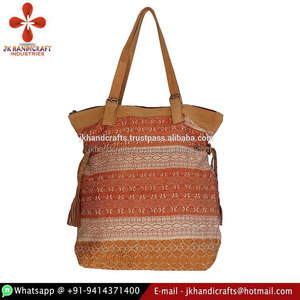 กระเป๋าถือหนังส่าหรีผ้าซาตินสไตล์วินเทจแบบดั้งเดิม - Product Image 2