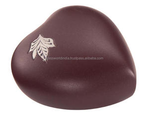 Urne de crémation en forme de cœur gris en étain par brasworld, fournitures commémoratives indiennes - Product Image 2