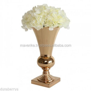 Vase de trompette fait à la main en laiton plaqué or de table dans un nouvel arrangement de fleurs artificielles de conception pour la décoration de fête de mariage - Product Image 2