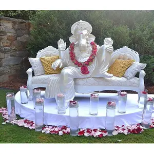 Свадебный вход, волоконный сидячий Ganesha, Свадебный волоконный Ganesha, сидящий на диване, белые статуи Ganesha для дайвинга от производителя