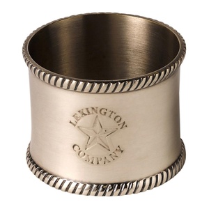 Rond de serviette en argent vintage avec motif étoile gravée Support élégant et durable parfait pour les mariages, les fêtes et les repas - Product Image 1