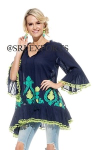 La mayoría de la demanda Popular perfecto Floral Imperia bordado halagador volante Belle manga Pom bajo Tiable cuello blusa Top - Product Image 5