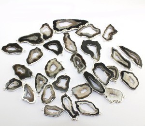 Tranche d'agate de géode noire naturelle connecteur druzy plaqué argent connecteur à boucle unique fait à la main pour boucle d'oreille et pendentif fourniture de bricolage - Product Image 2