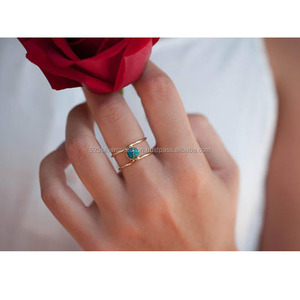 Turquoise Gemstone Décembre Bague de naissance en alliage d'or personnalisé Bijoux de mode pour les fêtes de fiançailles ou les anniversaires - Product Image 2
